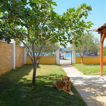 Holiday Home - Beach House 'Amarella' Turanj Kültér fotó