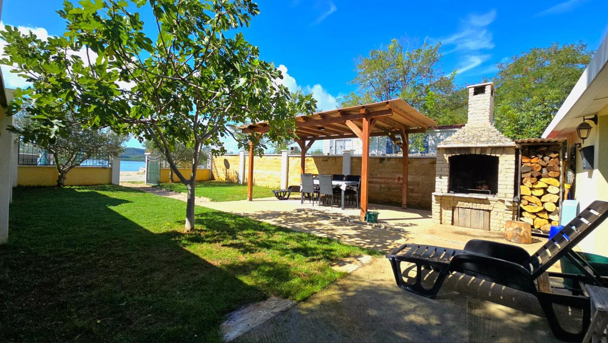 Holiday Home - Beach House 'Amarella' Turanj Kültér fotó
